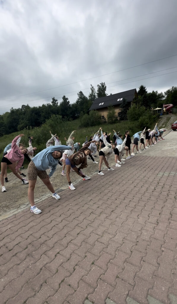 Aktywna przestrzeń, półkolonie, obozy, warsztaty tematyczne, sport, sztuka, wspólne działanie, rozwój, wspieranie młodych ludzi, budowanie pewności siebie, samodzielność, współpraca