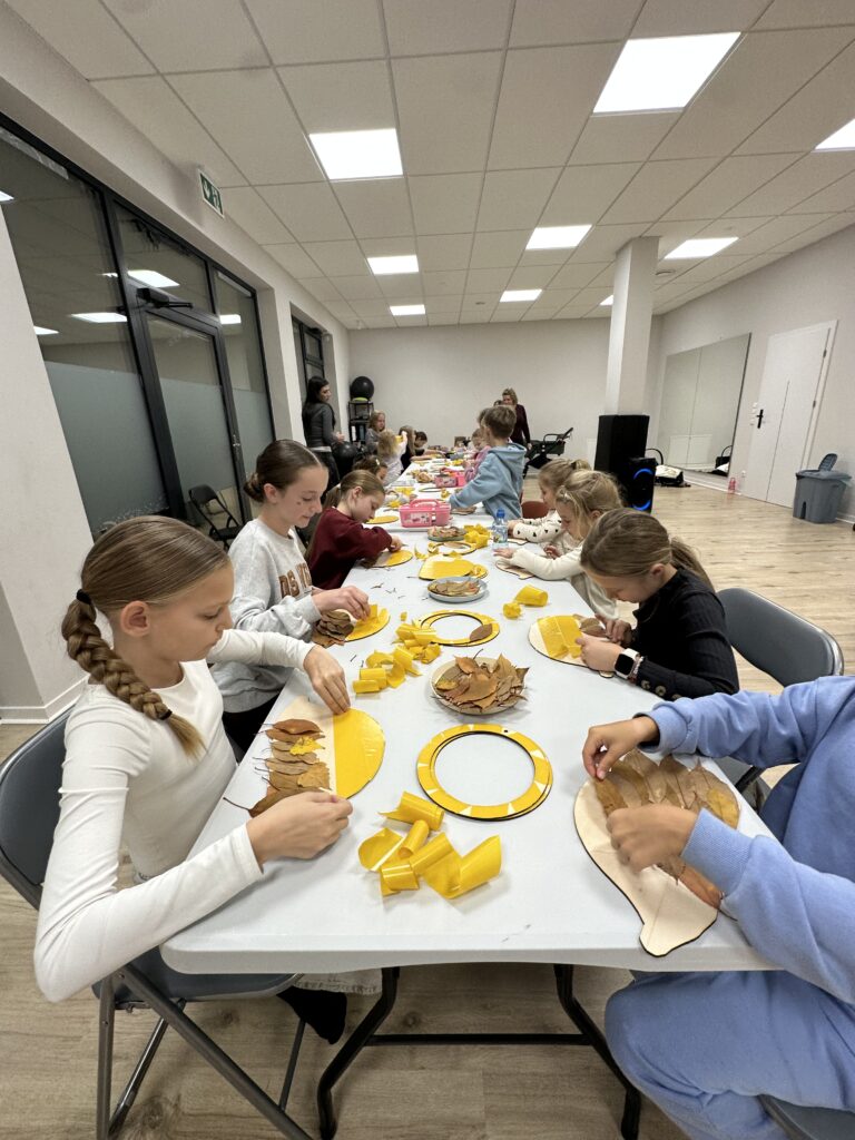 Aktywna przestrzeń, półkolonie, obozy, warsztaty tematyczne, sport, sztuka, wspólne działanie, rozwój, wspieranie młodych ludzi, budowanie pewności siebie, samodzielność, współpraca