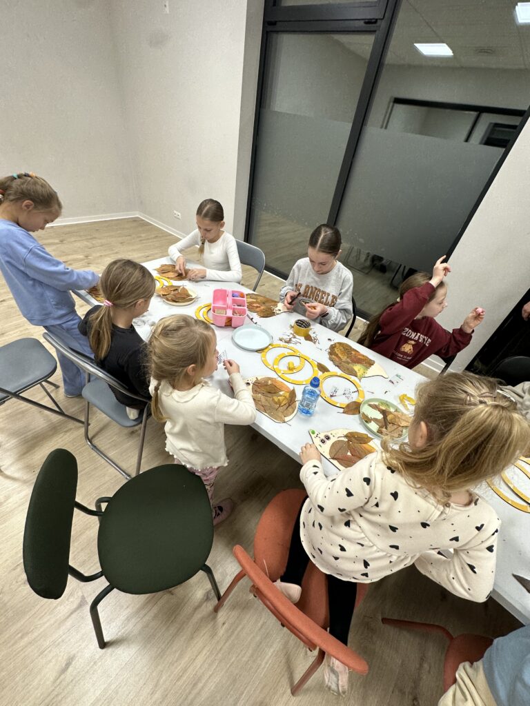 Aktywna przestrzeń, półkolonie, obozy, warsztaty tematyczne, sport, sztuka, wspólne działanie, rozwój, wspieranie młodych ludzi, budowanie pewności siebie, samodzielność, współpraca